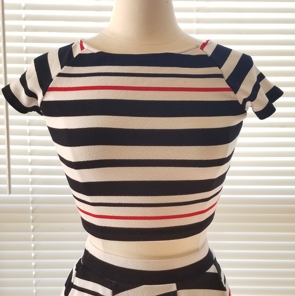 Striped Crop Top Skirt Set - Picture 4 of 8